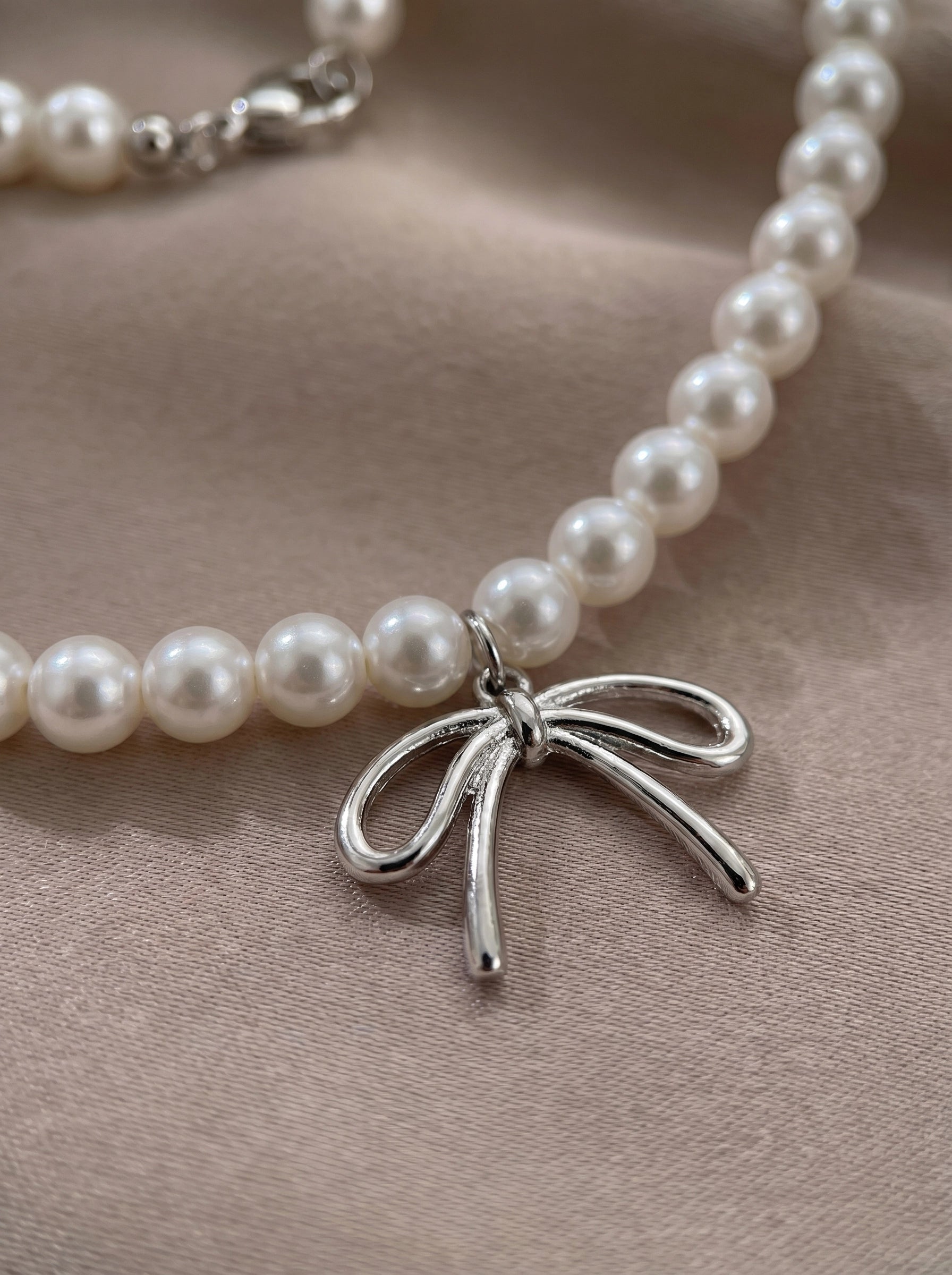 Pearl Bow Choker Necklace for Women – Elegant Pearl Necklace with Silver Bow Pendant, Coquette Jewelry, Feminine Bridal Necklace, Gift for Her