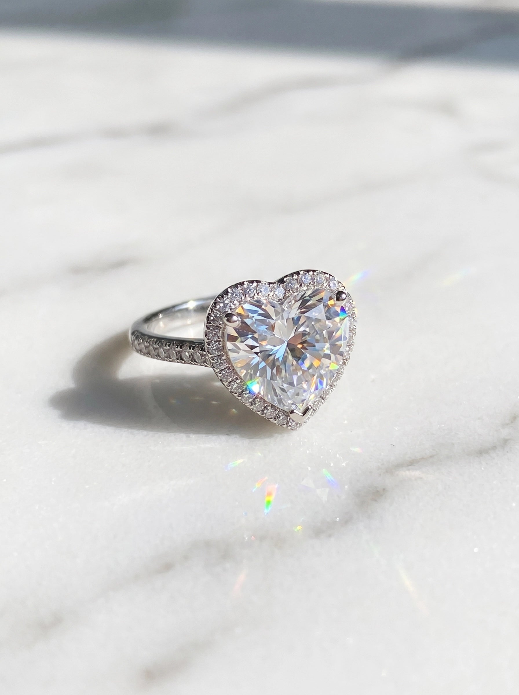 Heart Cut Crystal Ring for Women – Sparkling Halo Heart Ring, Romantic Statement Ring, Silver Promise Ring, Elegant Gift for Her, Bridal Jewelry