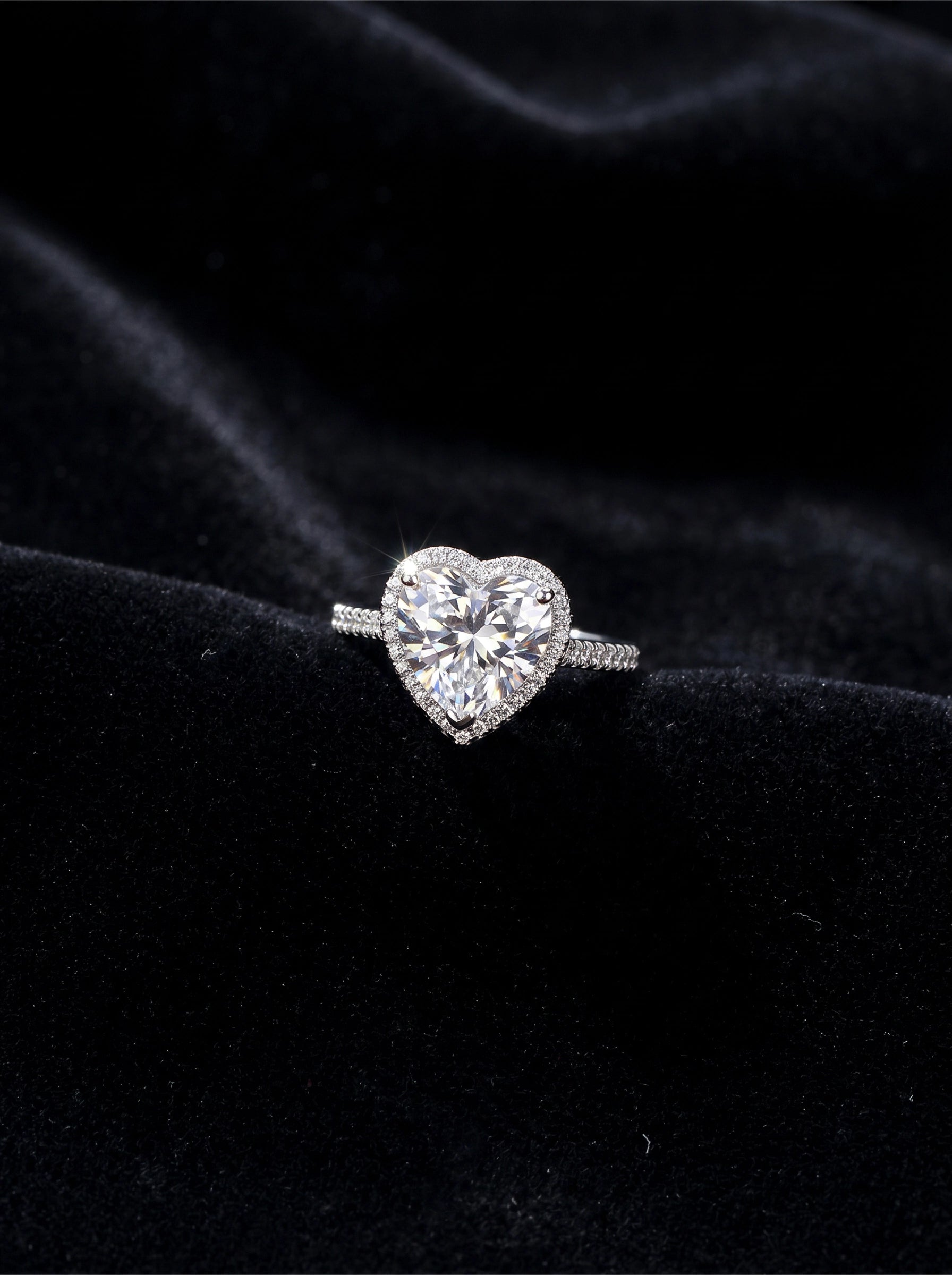 Heart Cut Crystal Ring for Women – Sparkling Halo Heart Ring, Romantic Statement Ring, Silver Promise Ring, Elegant Gift for Her, Bridal Jewelry