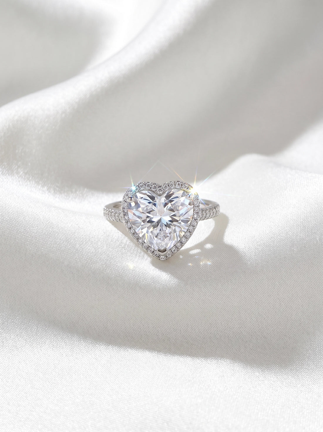 Heart Cut Crystal Ring for Women – Sparkling Halo Heart Ring, Romantic Statement Ring, Silver Promise Ring, Elegant Gift for Her, Bridal Jewelry