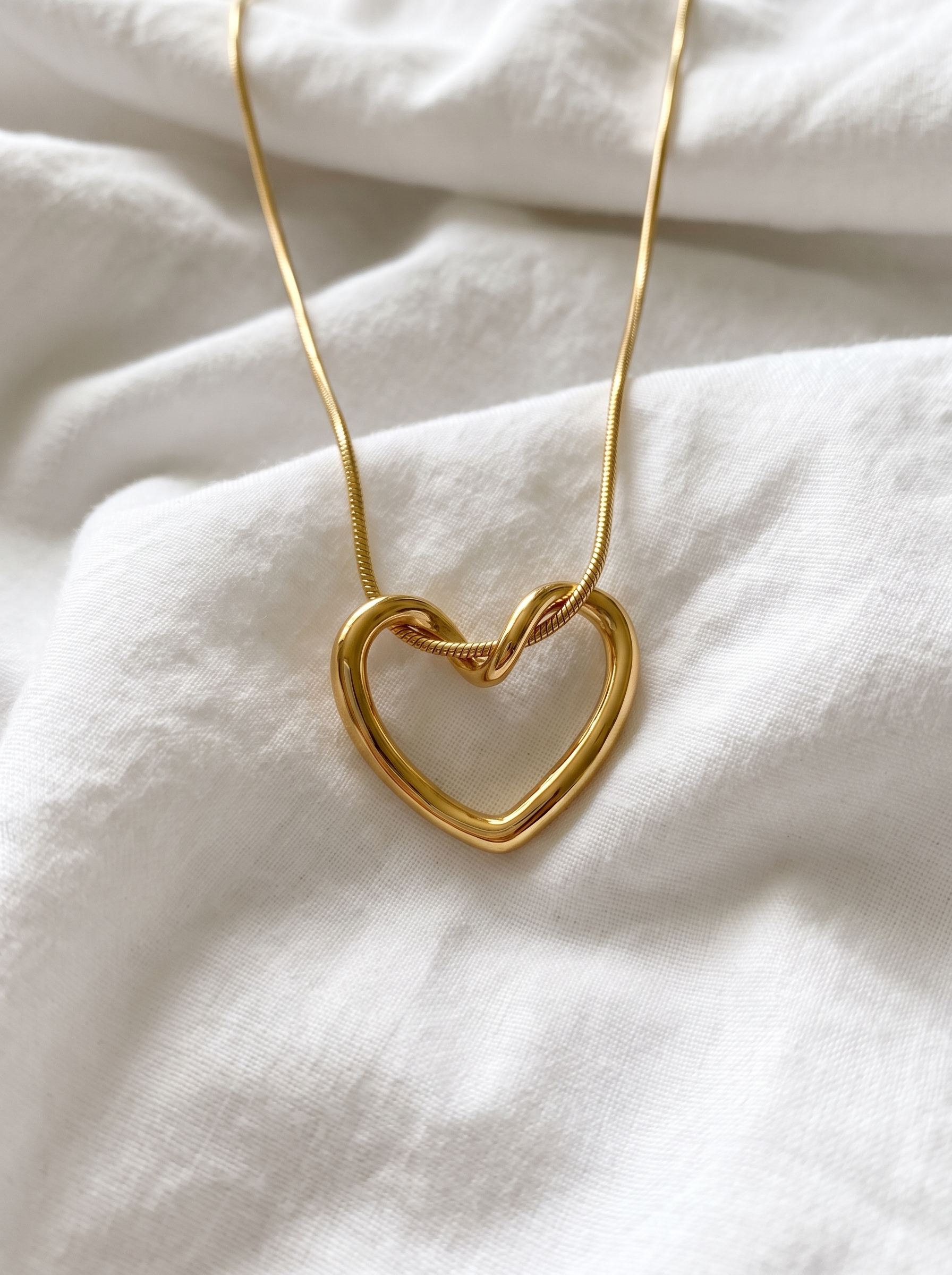 Heart Pendant Necklace | Minimalist Heart Necklace for Women | Modern Love Pendant | Everyday Gold Jewelry Gift | EveStone