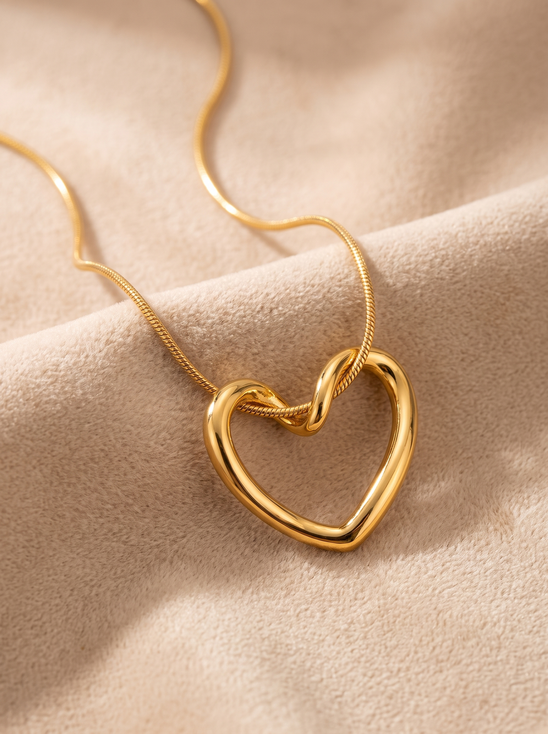 Heart Pendant Necklace | Minimalist Heart Necklace for Women | Modern Love Pendant | Everyday Gold Jewelry Gift | EveStone