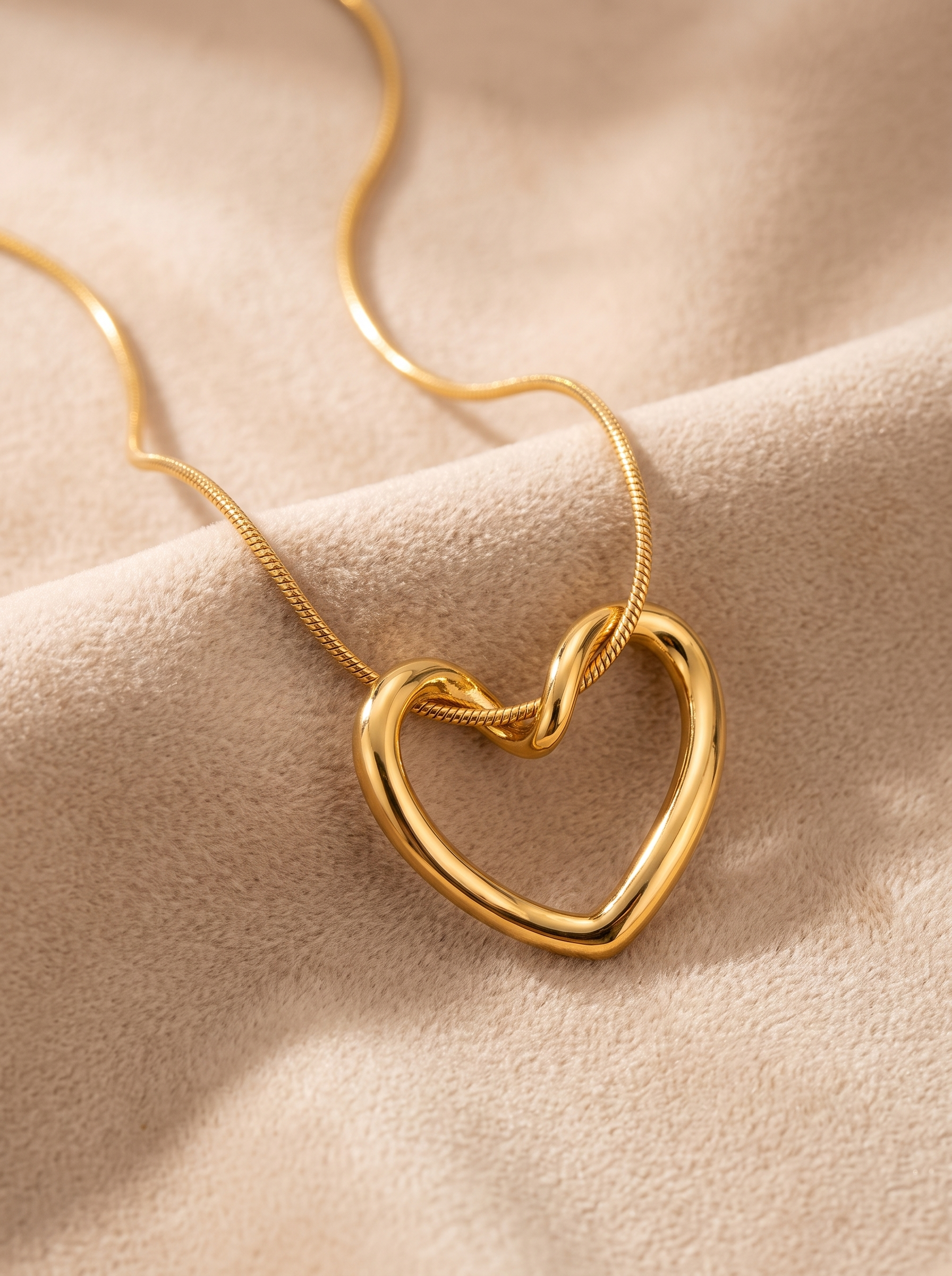 Heart Pendant Necklace | Minimalist Heart Necklace for Women | Modern Love Pendant | Everyday Gold Jewelry Gift | EveStone